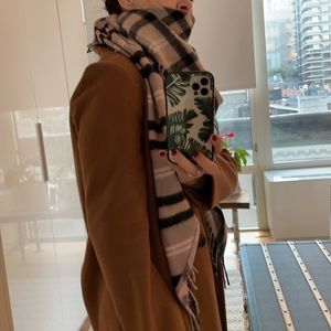 Aritzia new without tag 100% wool triangle scarf